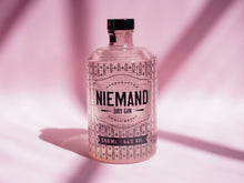 Lade das Bild in den Galerie-Viewer, Niemand Dry Gin (0,5l)